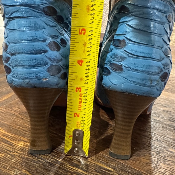 Stylish Blue and Gray Heeled Boots - Picture 4 of 5